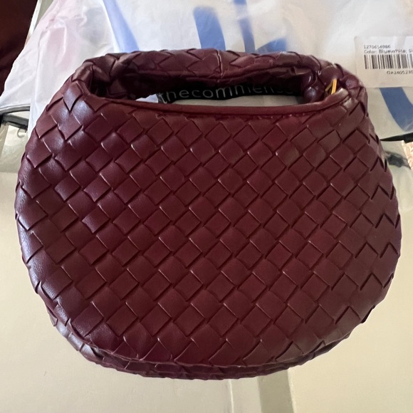 Commense Rounded Woven Zipper Handbag - Picture 8 of 8